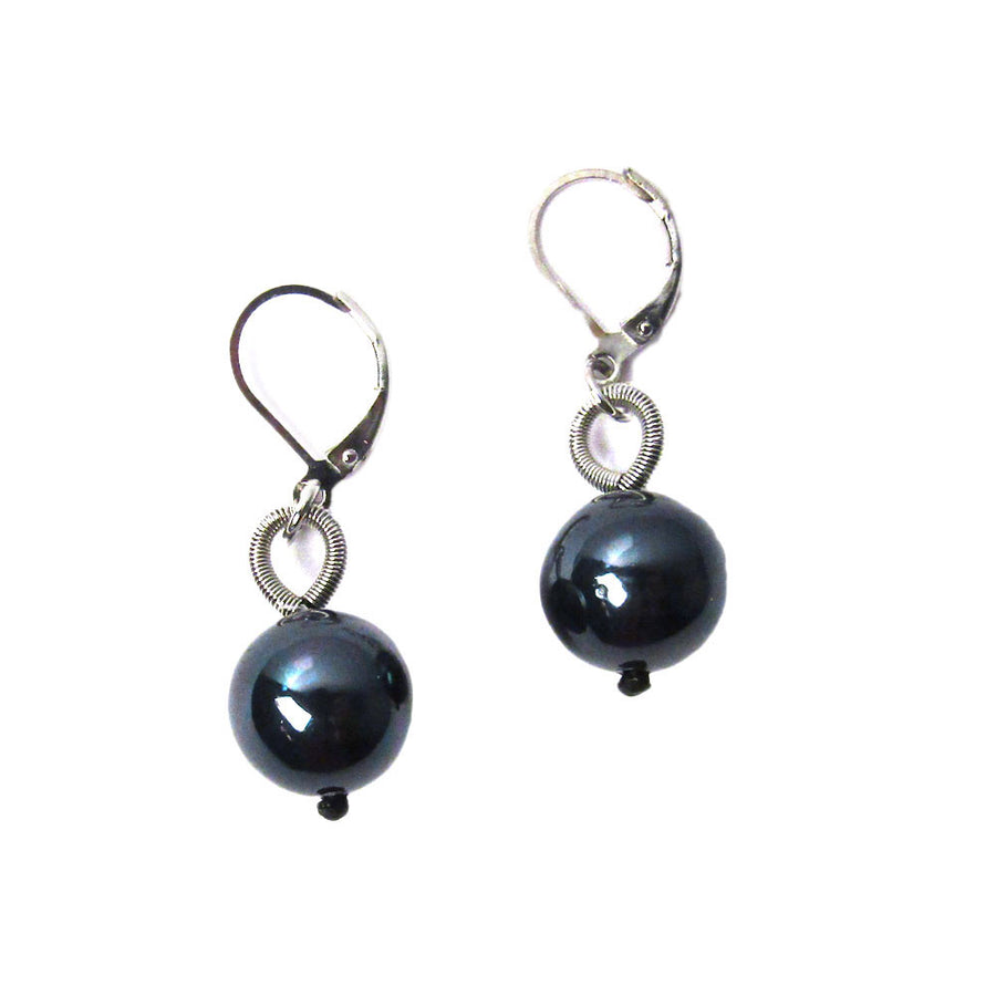 Lustrous Pearly Black Mother Of Pearl Silver Piano Wire Earring